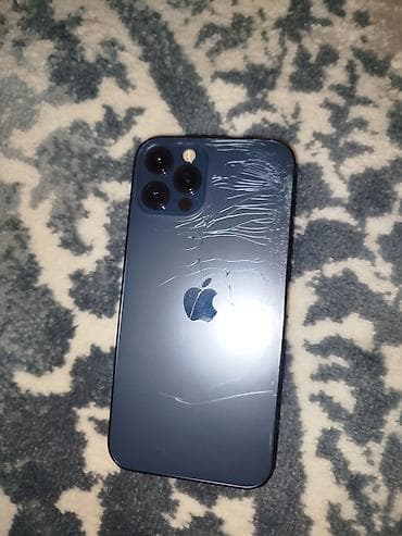 IPhone 12 Pro, цвет Pacific Blue. Ключевые особенности: - Экран