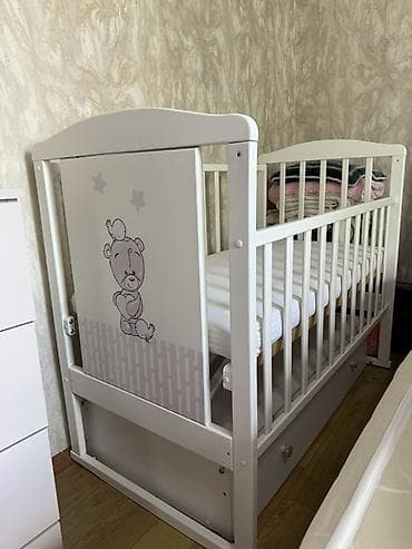 Продаю Детская кроватка-манеж белого цвета. Цена 6500 Ортопедический at lalafo.kg Продаю Детская кроватка-манеж белого цвета. Цена 6500 Ортопедический