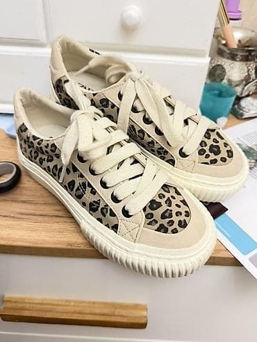 Балдардын башка кийимдери: Кеды ZARA, размер 32
Цена :3000 — 1