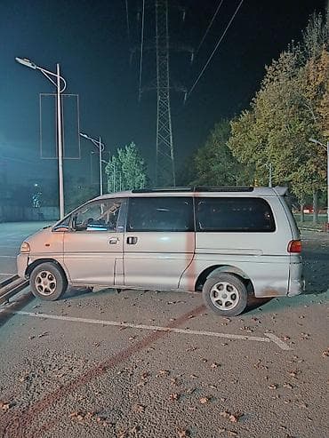 Mitsubishi Delica: 2006 г., Минивэн — 3