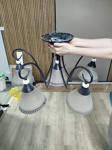 Прокат одежды: Люстра поменьше 500 сом. большая 1500 сом.только звонить — 4