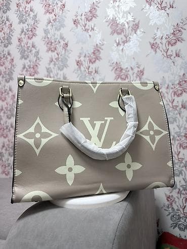 netta s: Классическая сумка, Prada, Материал: Лаковая кожа, Съёмный ремень, Женские — 5