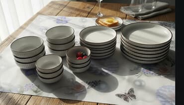 Набор посуды из керамики/фарфора в едином дизайне: матово‑белая