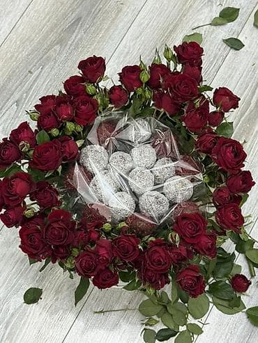 Подарочная композиция: «Букет + сладости» - Круглая цветочная