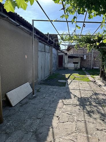 джал нижний: 📍 Район Жибек Жолу, рядом с Аламединским рынком. Участок расположен на — 3