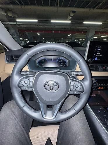 стеклянная: Toyota RAV4 2023, limited 2 ключа Обмен и бартер не предлагать. - — 9