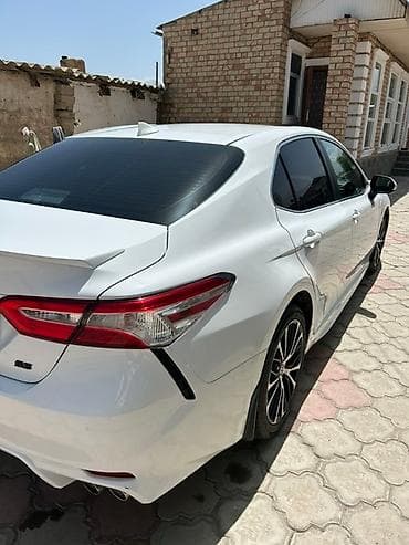 богаж: Toyota Camry: 2020 г., 2.5 л, Автомат, Бензин, Седан — 6