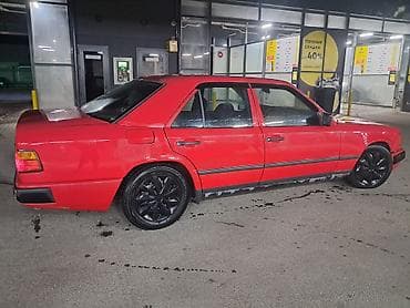 рихтовка спринтер: Красный седан Mercedes-Benz E‑класса (W124) - Кузов: 4‑дверный седан — 10