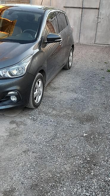 Chevrolet Spark: 2017 г., 1 л, Автомат, Бензин, Хэтчбэк — 4