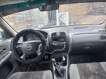h rv: Mazda 323: 2001 г., Механика, Седан — 1