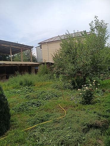 Продается дом три спальни, гостиная. Природный газ, три фазы. участок — 6
