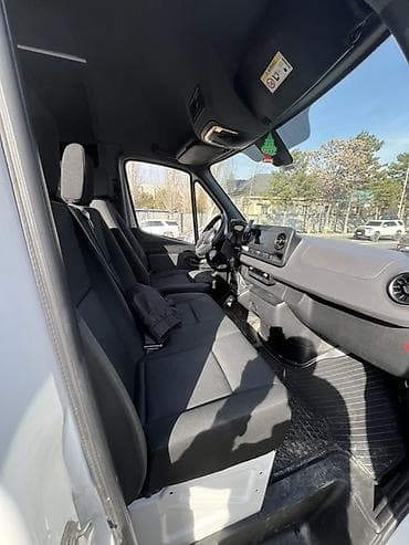 кабина спритер: Легкий грузовик, Mercedes-Benz — 4