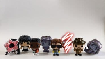 домик для кукол: Kinder Joy Stranger Things Очень странные дела. Цена за одну фигурку — 1