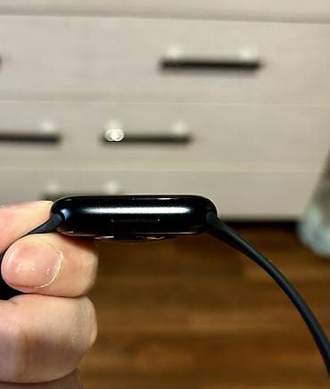 apple wathc: Apple Watch Series 8, 45 мм (aluminum case) В отличном состоянии, часы — 6