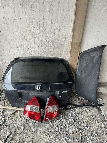 на фит 2: Крышка багажника Honda, Б/у, Оригинал — 2