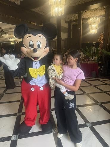 волейбольная форма: Костюм талисмана Микки Мауса, выполненный в традиционных цветах — 1