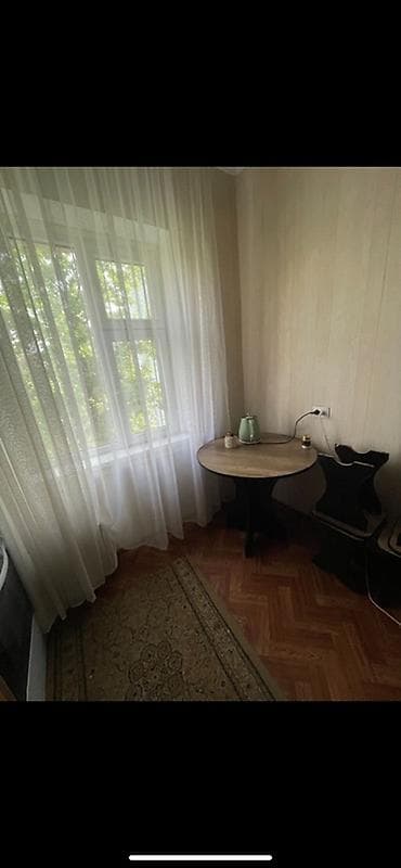 4 комнат: 1 комната, Собственник — 2