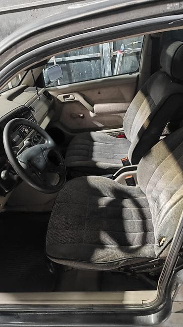 Транспорт: Volkswagen Vento: 1993 г., 1.8 л, Механика, Бензин, Седан — 9