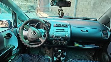 Транспорт: Honda Jazz: 2003 г., 1.3 л, Механика, Бензин, Хэтчбэк — 5