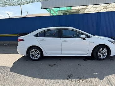 carplay android: Toyota Corolla: 2021 г., 1.8 л, Гибрид, Седан — 2