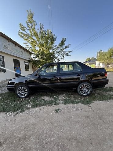Унаа: Volkswagen Vento: 1993 г., 1.8 л, Кол менен иштөөчү, Бензин, Седан — 8