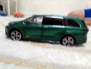 париж продаю: Масштабная модель минивэна Toyota Sienna (Hybrid), зеленый металлик — 4