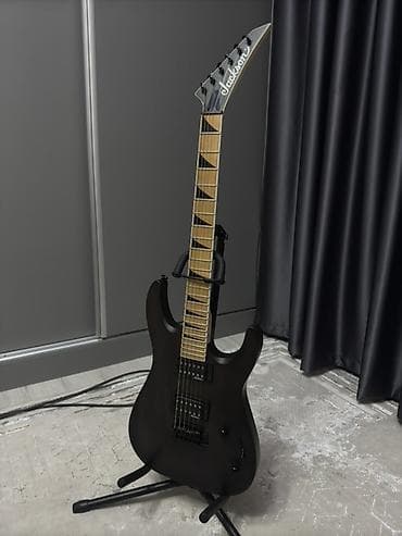 jackson: Электрогитара Jackson JS 24, форма Superstrat. - Корпус: эргономичный — 1