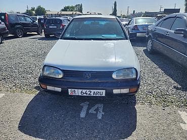 Унаа: Volkswagen Golf: 1993 г., 1.8 л, Кол менен иштөөчү, Бензин, Хетчбек — 2