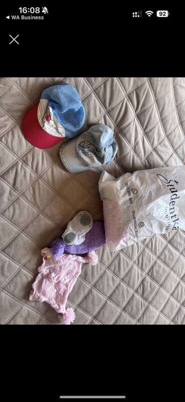 отдам котенка даром: Отдаю пакет вещей для девочки от 2 до 4 лет . В пакете кепки шапки — 2