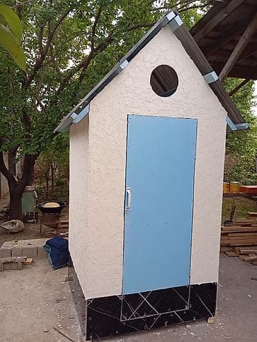 - Наружный туалет, - Конструкция: каркасная, с двускатной крышей. -