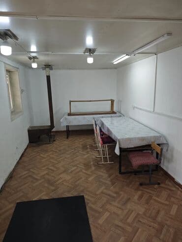 дом под швейный цех: Ала тоо ж/м Сдается помещение под швейный цех Площадь: 150м2 Этаж — 3