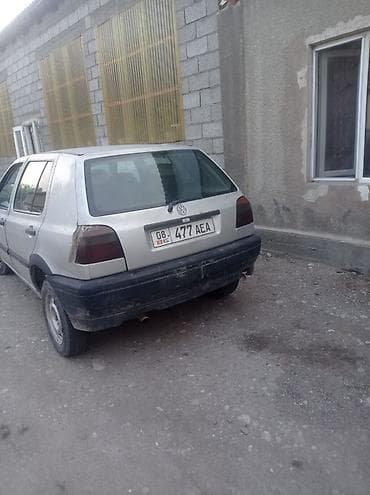 Унаа: Volkswagen Golf: 1994 г., 1.6 л, Кол менен иштөөчү, Бензин, Хетчбек — 2