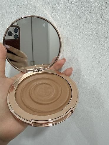 Косметика: Кремовый бронзер Charlotte Tilbury с зеркалом внутри. Оттенок 02 — 2