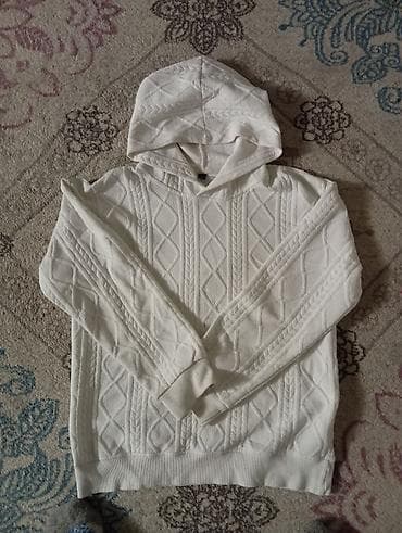 Толстовка белая почти новая