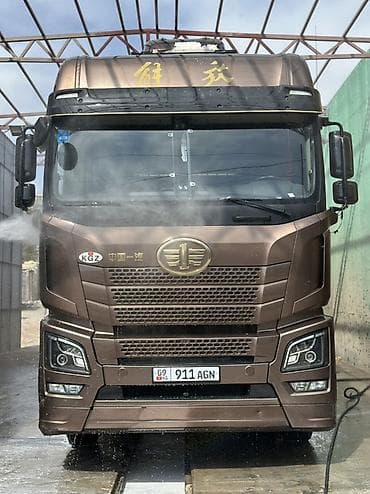 bmw 225: Тягач, Howo, Тентованный — 2