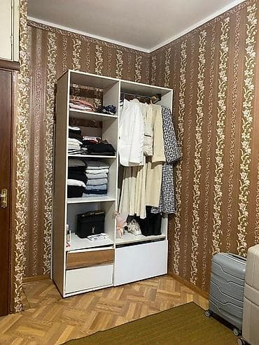 Комнаты: Сдаётся отдельная комната в квартире. район тунгуч2 этажка 1 этаж - — 5