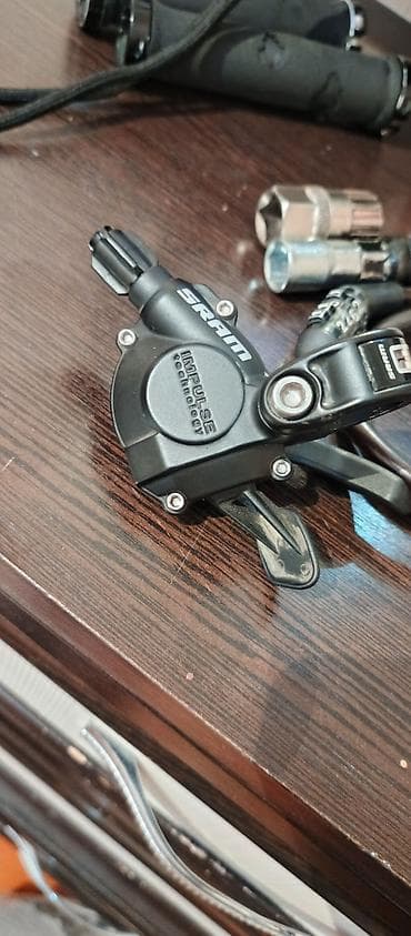 Велозапчасти: Левый триггерный переключатель передач SRAM, б/у в идеальном — 3