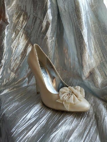 туфли беж цвет: " туфли нарядн. С цветами и без НОВЫЕ 5 пар,цвет- Айвори Размеры 40 — 3