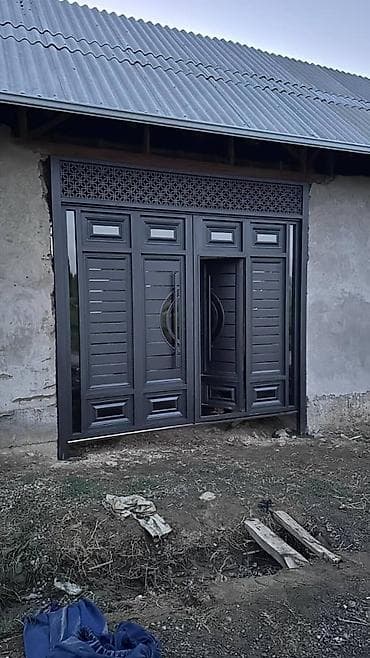 Үй жана бакча: Металлические уличные ворота с калиткой и декоративной надставкой - — 4