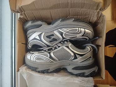 nike react: 41- размер. Толстая подошва которая увеличивает рост при ношении на — 6