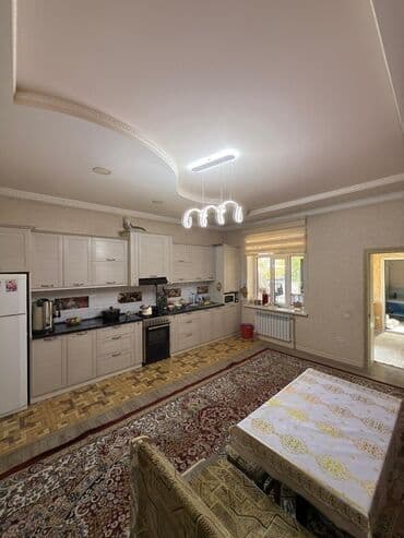 срочно продаю дом район пишпек: Дом, 250 м², 6 комнат — 5