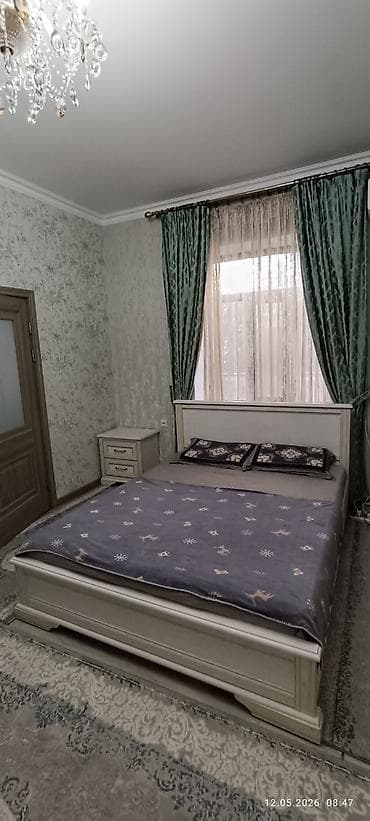 Мебель: Спальный гарнитур в классическом стиле, светлый дуб/молочный. Состав — 3