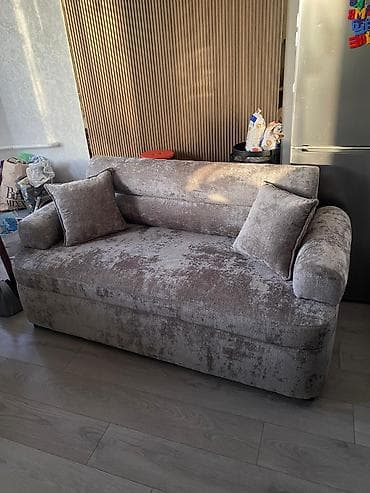 Прямой диван at lalafo.kg Прямой диван