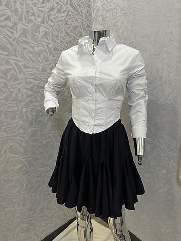 рубашка: Белая рубашка-корсет с длинным рукавом. - Силуэт: приталенная рубашка — 1