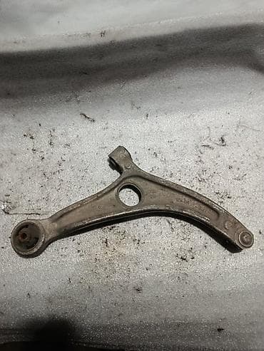 renault: Передний левый рычаг Renault 2018 г., Оригинал — 2