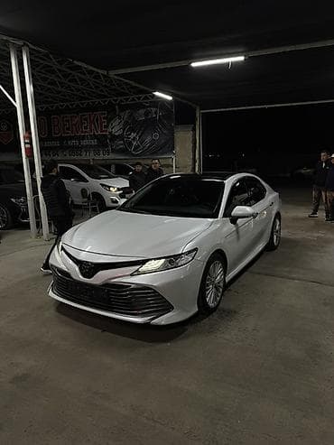 subaru forester 1: Toyota Camry: 2019 г., Седан — 8