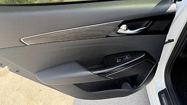 спидометор: Салон автомобиля бизнес-класса с современным оснащением. Основные — 9