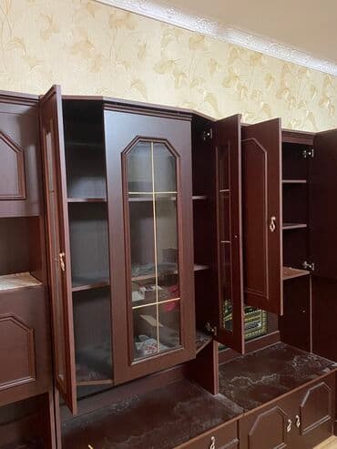 Балдар эмереги: Зал үчүн гарнитур, Колдонулган, Журнал үстөлү, Отургуч, Шкаф, Жыгач, Өзү алып кетүү, Акылуу жеткирүү — 4