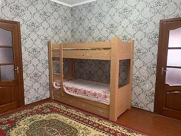 160: Двухъярусная кровать из массива/ЛДСП в светлом древесном оттенке — 1