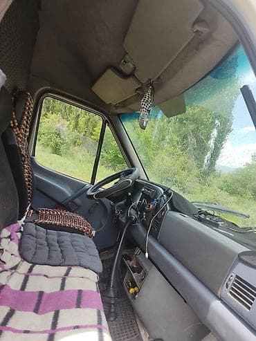 авто ижара: Жеңил жүк ташуучу унаа, Mercedes-Benz, Стандарт, 3 т, Колдонулган — 2